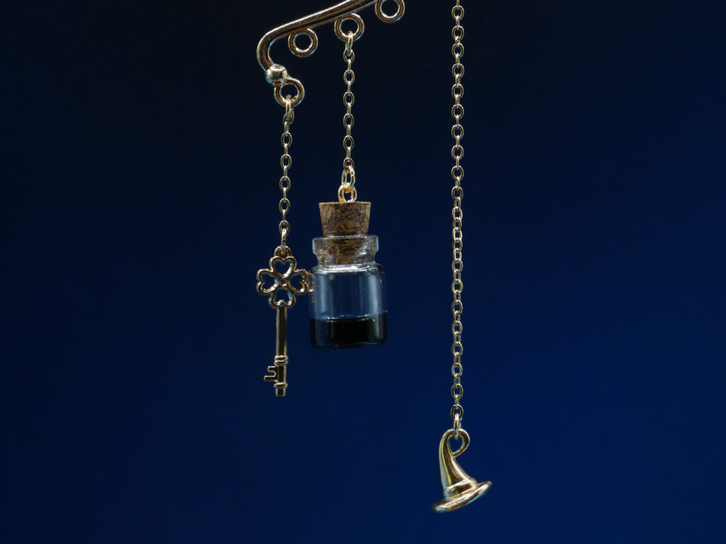 Ear Cuff Potion KC Gold - Black