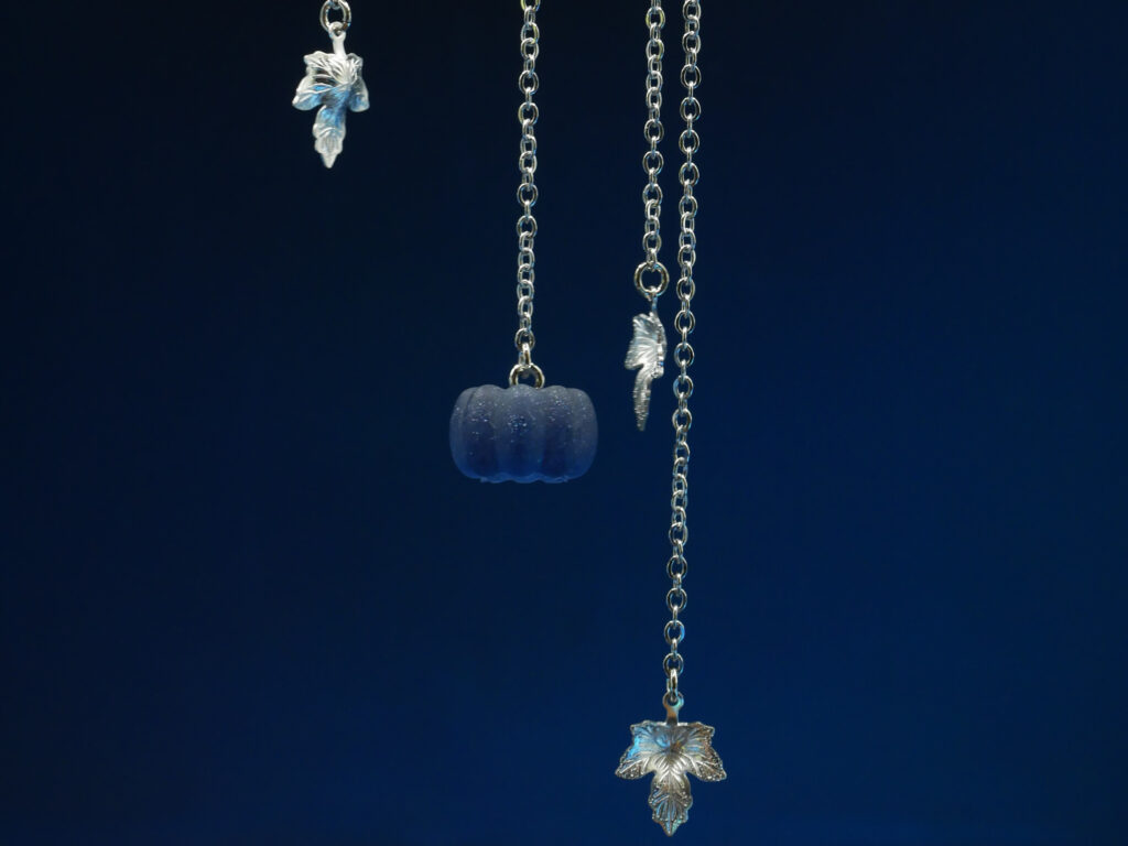 Ear Cuff Pumpkin Silver - Dark Blue Matte