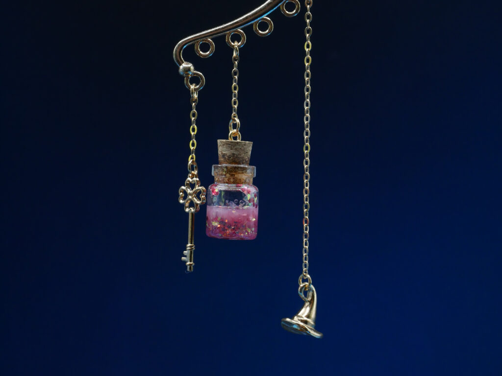 Ear Cuff Potion KC Gold - Glitter Red