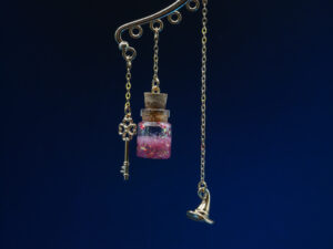 JUL-POT-07 Ear Cuff Potion KC Gold - Glitter Red (2) Ear Cuff Potion KC Gold - Glitter Red